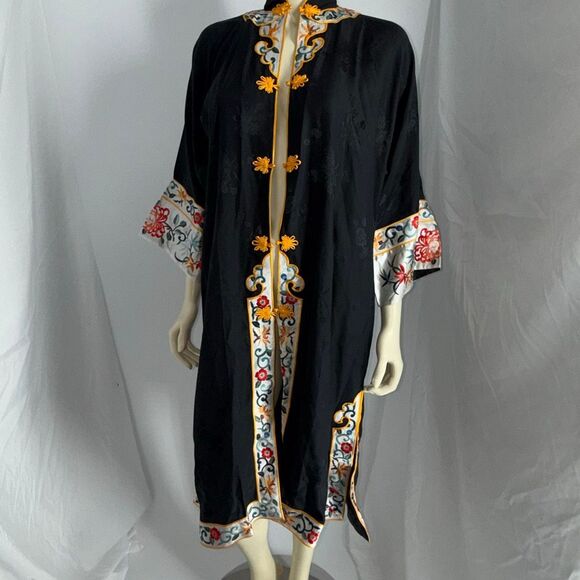 Vintage Jade Lantern Black Silk Embroidered Chinese Robe Duster Coat Floral Trim - Picture 2 of 16
